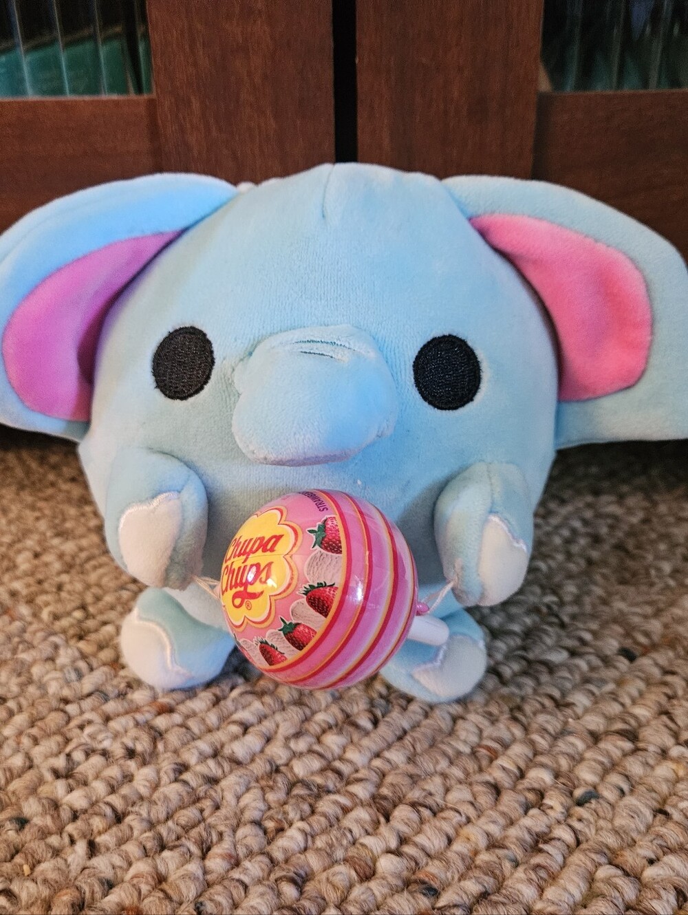 Zuru Snackles Lottie Blue Elephant With Chupa Chups Lollipop